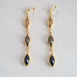 VINTAGE Glass frame earrings/pierce Gold gray 2枚目の画像