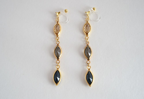 VINTAGE Glass frame earrings/pierce Gold gray 2枚目の画像