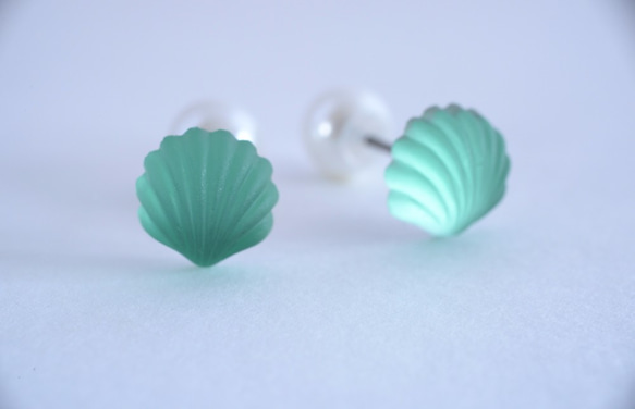 VINTAGE Sea Shell Pierced earrings Light green 第1張的照片