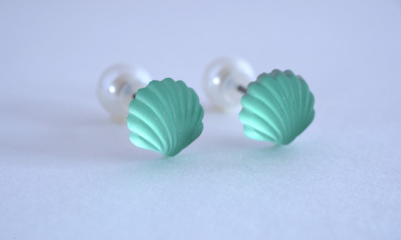 VINTAGE Sea Shell Pierced earrings Light green 第2張的照片