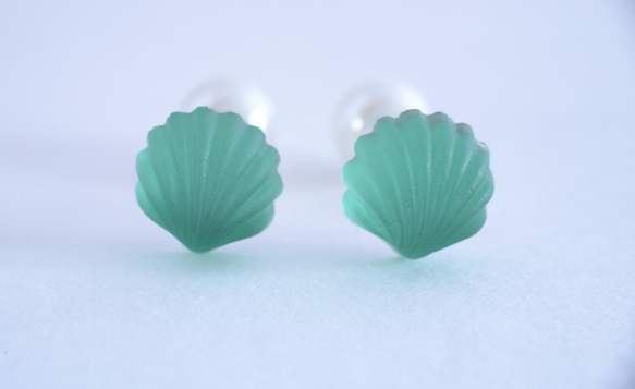 VINTAGE Sea Shell Pierced earrings Light green 第3張的照片