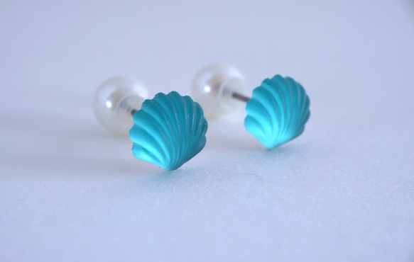 VINTAGE Sea shell Pierced earrings/Ear clips  Emerald Blue 第2張的照片