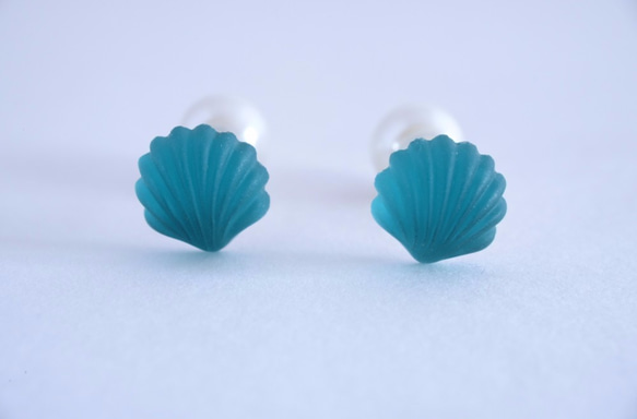 VINTAGE Sea shell Pierced earrings/Ear clips  Emerald Blue 第3張的照片