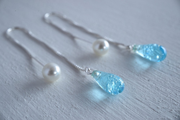 GLASS Bubble Drop Chain Pierced earrings  Blue soda 第1張的照片