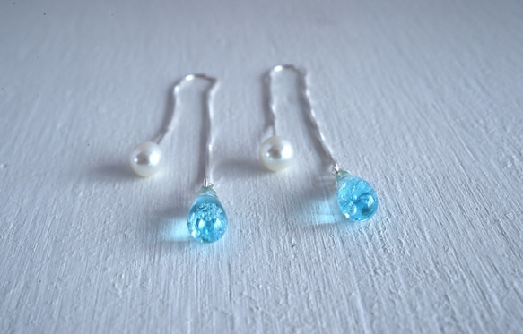 GLASS Bubble Drop Chain Pierced earrings  Blue soda 第3張的照片