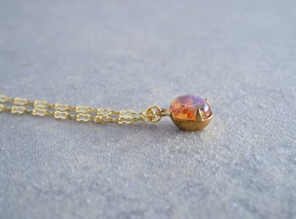 VINTAGE Fire opal glass necklace Oval 第2張的照片