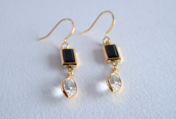 VINTAGE Glass frame pierce/earrings Monotone 2枚目の画像