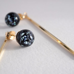 GLASS Black dichroic glass stick pierced earrings/ear clips 第1張的照片