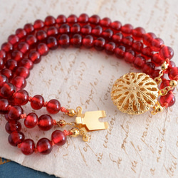 VINTAGE Red Glass Beads Filigree 3 Strand Bracelet 第2張的照片