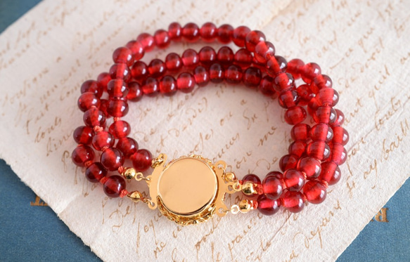 VINTAGE Red Glass Beads Filigree 3 Strand Bracelet 第4張的照片