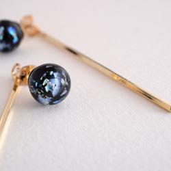 GLASS Black dichroic glass stick pierced earrings/ear clips 第1張的照片