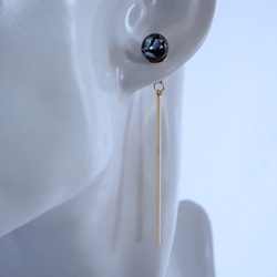 GLASS Black dichroic glass stick pierced earrings/ear clips 第3張的照片