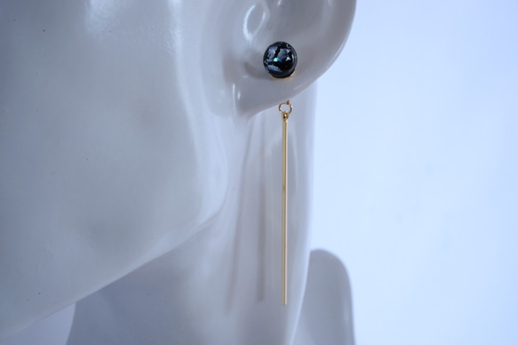 GLASS Black dichroic glass stick pierced earrings/ear clips 第3張的照片