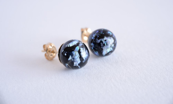 GLASS Black dichroic glass stick pierced earrings/ear clips 第5張的照片