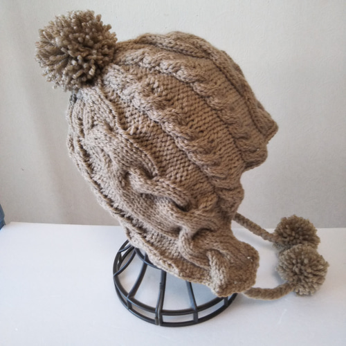 耳あて付きアランニット帽ポンポン付き（BE）アクリル100 % ベージュ⑧