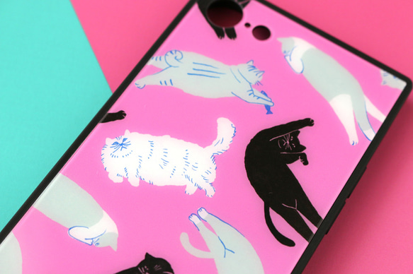 iPhone 方形強化玻璃智慧型手機保護殼，上面有很多貓 第2張的照片