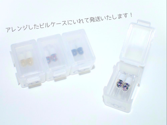 カプセルピアス（両耳）/ Pair of red and blue capsule earrings 5枚目の画像