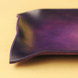 アンティークチックなレザートレイ【名入れ可】ヌメ革を手染めしました 紫・パープル 3枚目の画像