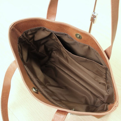 シンプルな革のトートバッグ　茶色 2枚目の画像