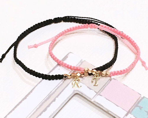 ¥450～ 粒イニシャル オーダー受付中 ミサンガ アンクレット 名前入りビーズミサンガ オーダー受付ページ（450～ 戸惑う 粒