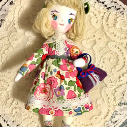 ハンドメイドドール　ミニドール　　人形　花柄ワンピの女の子 2枚目の画像
