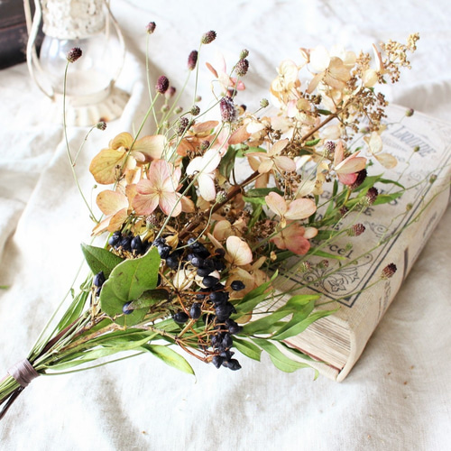 ♡たーちゅんページ♡ドライフラワースワッグ♡ 先生。ありがとう🫂！ ドライフラワーって 感じさせない華やかな