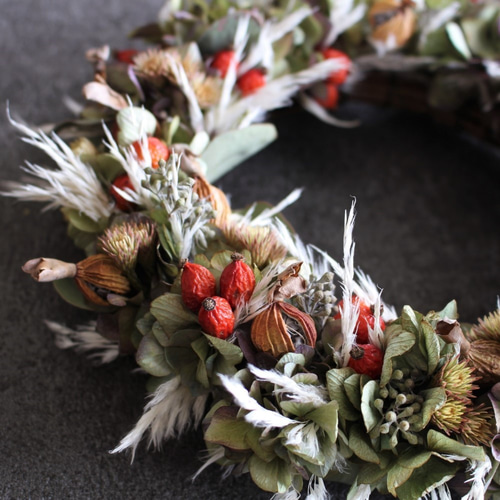 Creema限定❍ラッピング無料❍鈴バラと月桃の実のリース20cm☆ドライ