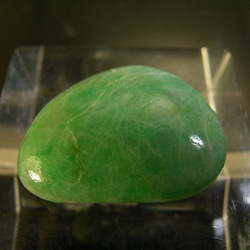 美しい緑★天然ビルマ翡翠（硬玉）のタンブル（磨き）＝４１ 3枚目の画像