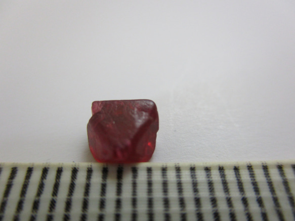 ★八面体結晶、天然レッドスピネル結晶原石（ミャンマー産）＝２６ 3枚目の画像