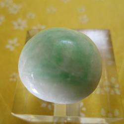 美しい緑★天然ビルマ翡翠（硬玉）のタンブル（磨き）＝１ 1枚目の画像