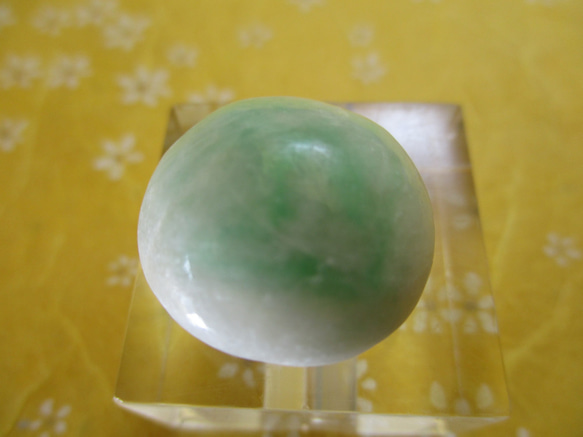 美しい緑★天然ビルマ翡翠（硬玉）のタンブル（磨き）＝１ 1枚目の画像
