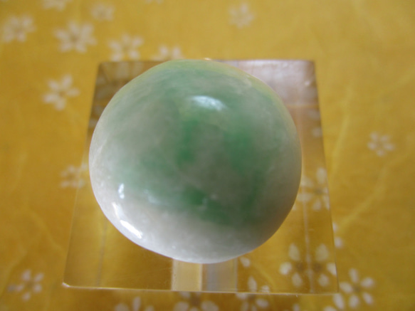 美しい緑★天然ビルマ翡翠（硬玉）のタンブル（磨き）＝１ 3枚目の画像