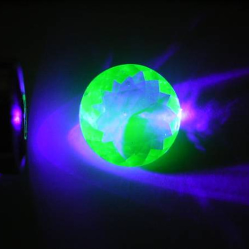 ☆レア品）ウランガラスのルース＊5．5カラット（アメリカ製