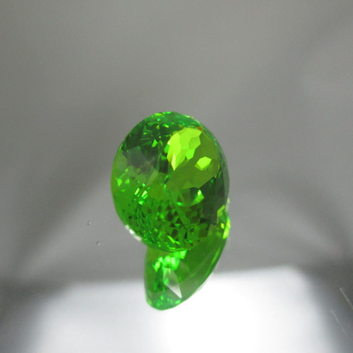 ☆6，8カラット◇合成ガラス◇ナノクリスタルのルース◇美しい