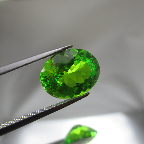 ☆6，8カラット◇合成ガラス◇ナノクリスタルのルース◇美しい