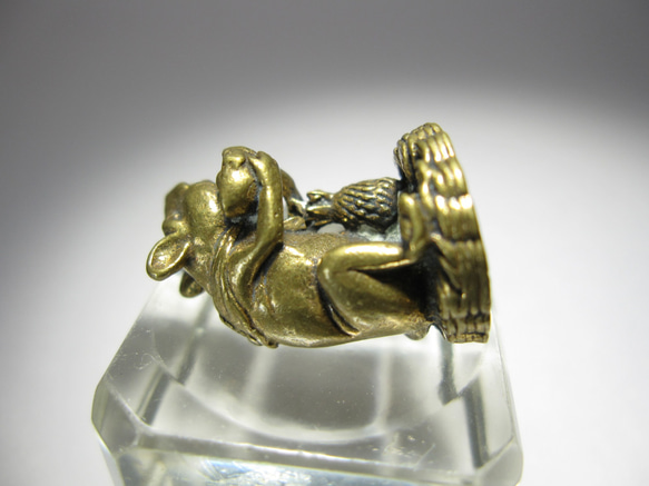 ★タイのミニ仏シリーズ◆鋳物で作られた可愛いメタルの置物◆金塊を持ったネズミちゃんー２ 4枚目の画像