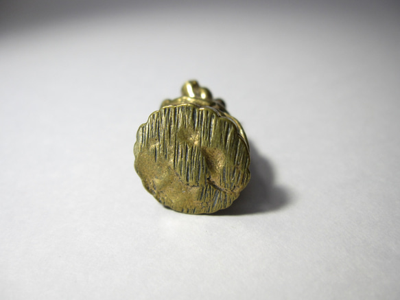 ★タイのミニ仏シリーズ◆鋳物で作られた可愛いメタルの置物◆金塊を持ったネズミちゃんー２ 6枚目の画像