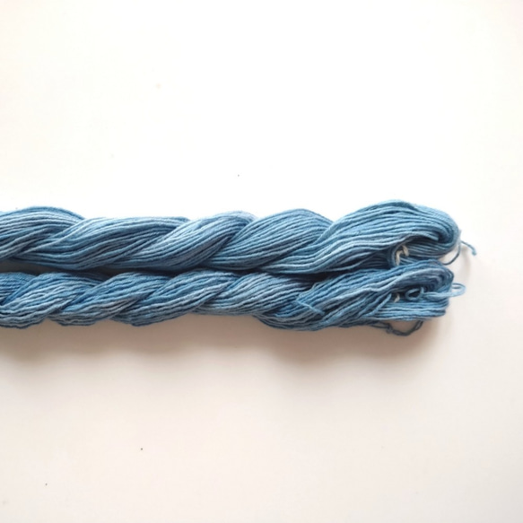 刺し子糸、編み物、織物にも♪草木染め糸　インド藍染　使いやすいなだらかなグラデーション　綿　コットン　 1枚目の画像