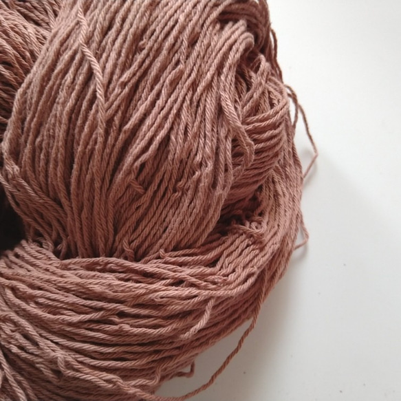 編み物、織物にも♪草木染め糸　インド茜染め　銅媒染　綿　コットンバショウ　 2.4番手　１００g 2枚目の画像