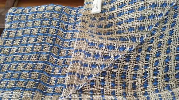 手織りリネンワッフル織りハンカチ～青 4枚目の画像