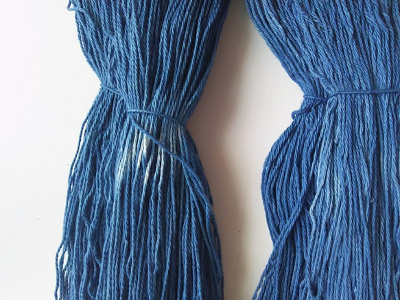 編み織りに♪草木染め糸　インド藍染　綿　オーガニックコットン4　 100g 3枚目の画像