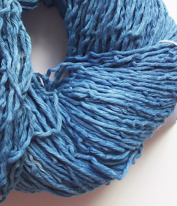 編み織りに♪草木染め糸　インド藍染　綿　オーガニックコットン8　 100g 2枚目の画像