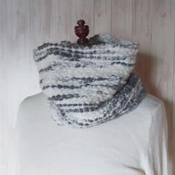 再販　手紡ぎアルパカウールの手織りスヌード　濃いグレー 2枚目の画像