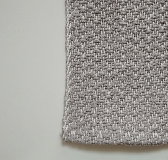 手織りハンカチ　汗をしっかり吸収してくれるコットンハンカチ　グレー 3枚目の画像
