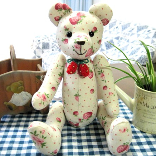 いちごテディベア その他人形 hiyopiyo 通販 56927｜Creema(クリーマ)
