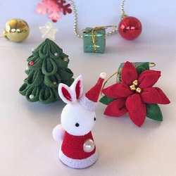 赤　ポインセチア　うさぎ　クリスマスツリー　サンタ　つまみ細工　１２月　X'mas  ちりめん細工　可愛い　かわいい　つ 1枚目の画像