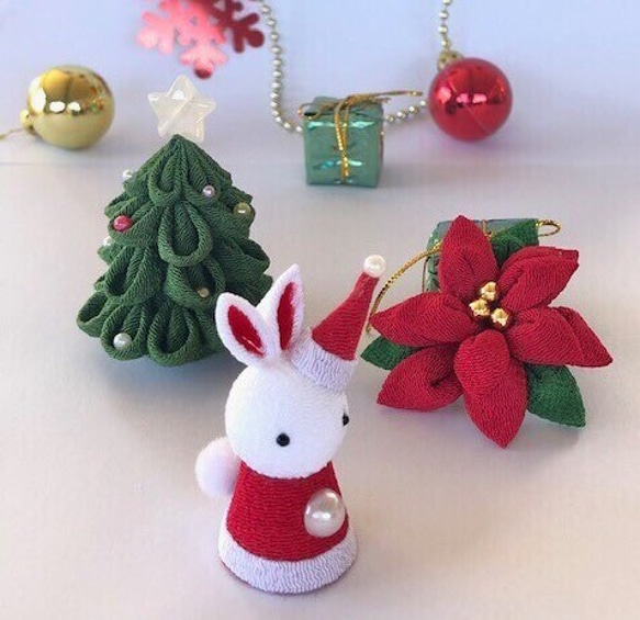 赤　ポインセチア　うさぎ　クリスマスツリー　サンタ　つまみ細工　１２月　X'mas  ちりめん細工　可愛い　かわいい　つ 1枚目の画像