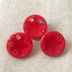 ＜３つセット＞赤い花ペイントのヴィンテージガラスボタン 2枚目の画像