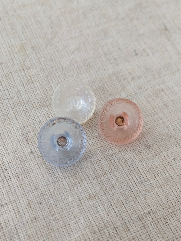 小さな繊細なガラスボタンの３つセット（カラー2） 2枚目の画像