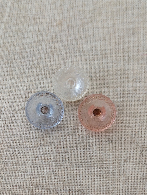 小さな繊細なガラスボタンの３つセット（カラー2） 3枚目の画像